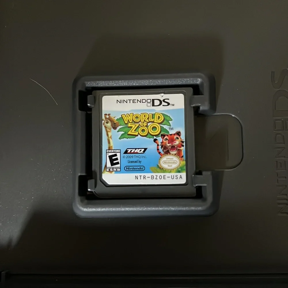 Nintendo DS World of Zoo video game with case